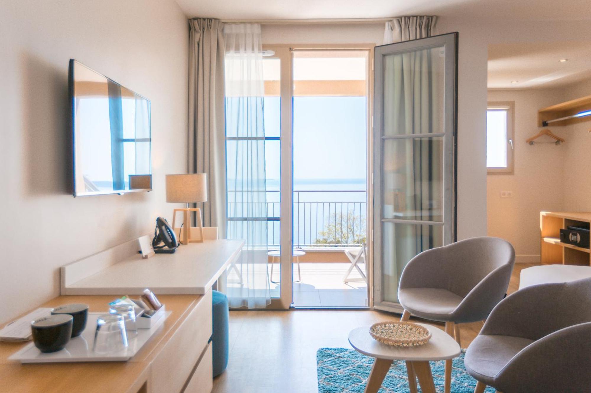 Le Rayol-Canadel-sur-Mer Hotel La Villa Douce מראה חיצוני תמונה